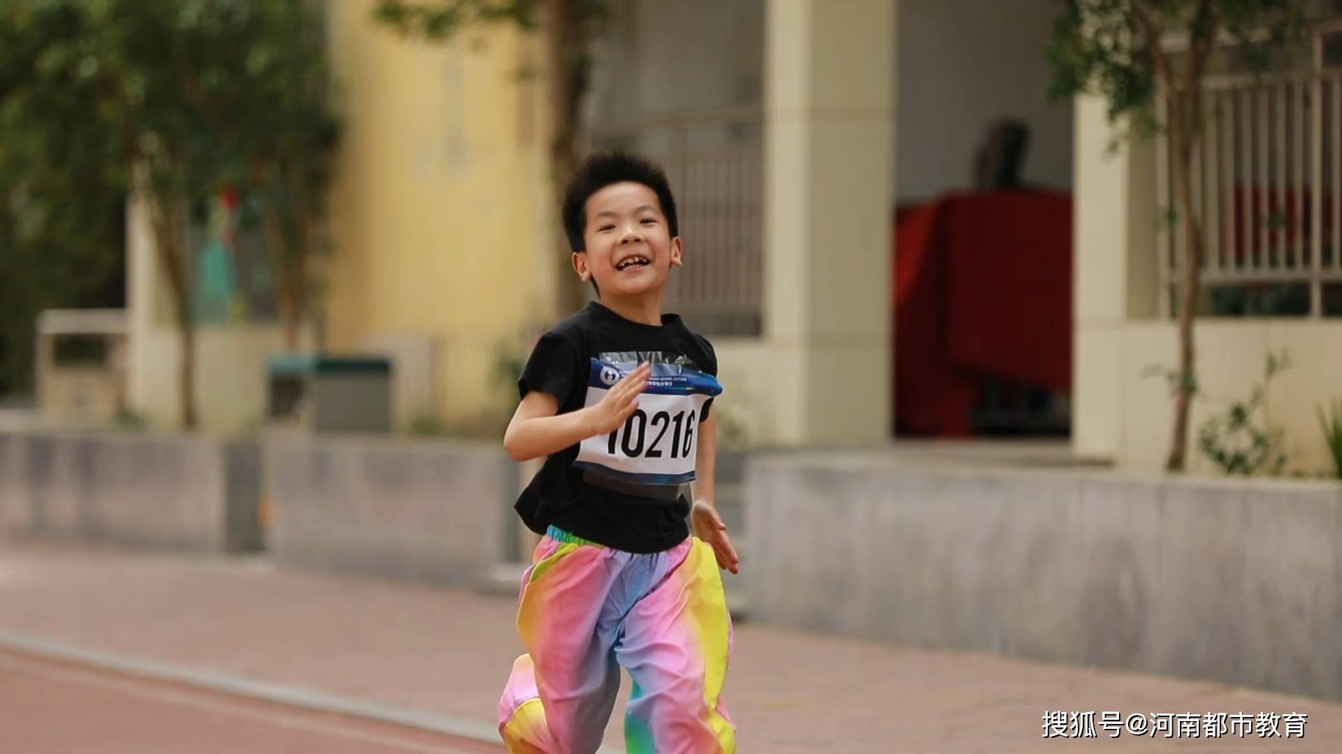 九游旧版本下载链接-FPX带队取胜！，纳达尔重要时刻出色防守赛场气氛高涨(fpx解散什么梗)