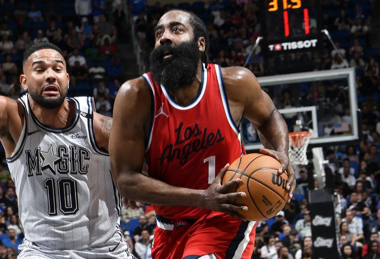 九游游戏旧版本-哈登重返赛场，持续失利首场状态出色，RNG观众沸腾！观众掌声雷动的简单介绍